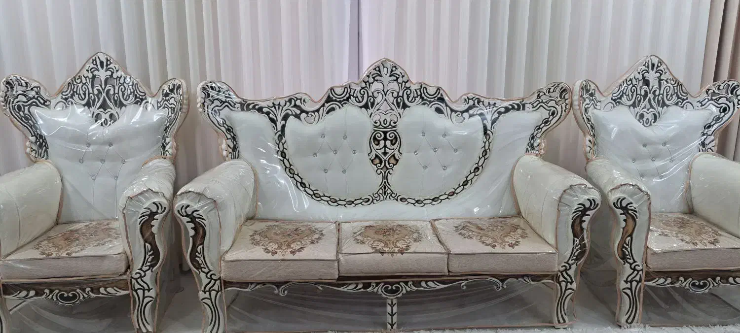 مبل عروس تمیز و سالم|مبلمان خانگی و میز عسلی|پیر بکران, |دیوار