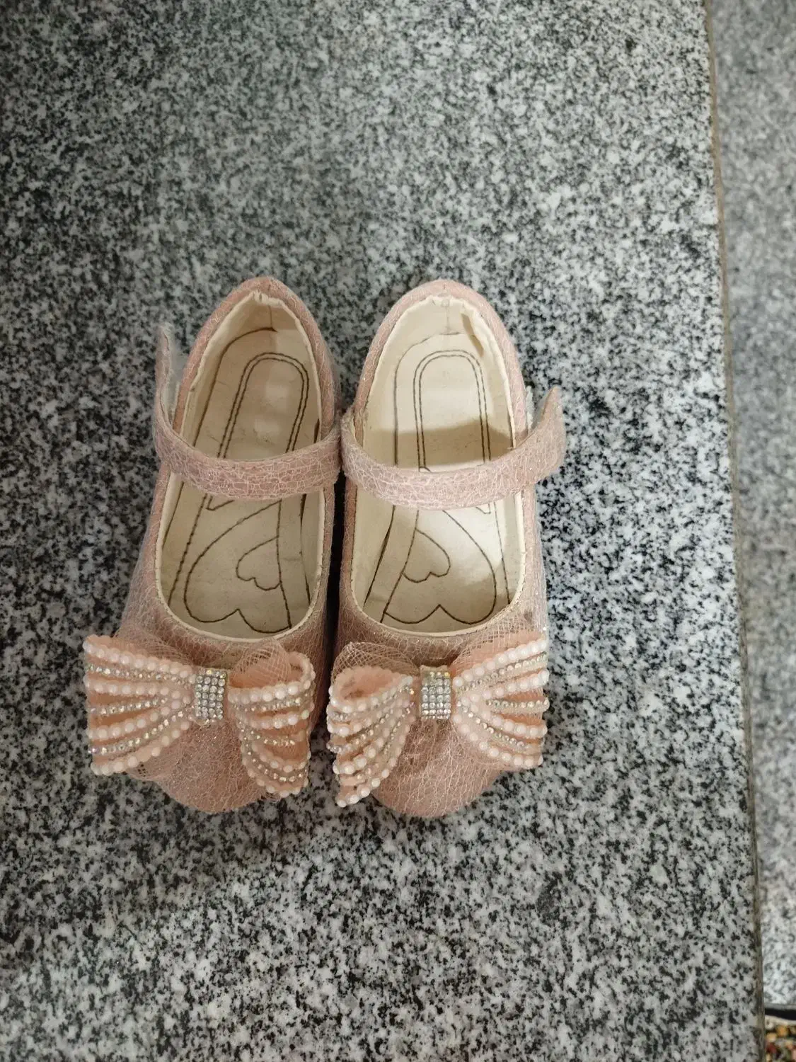 فروش کفش دخترانه در حد نو کم استفاده شده|کفش و لباس بچه|برازجان, |دیوار