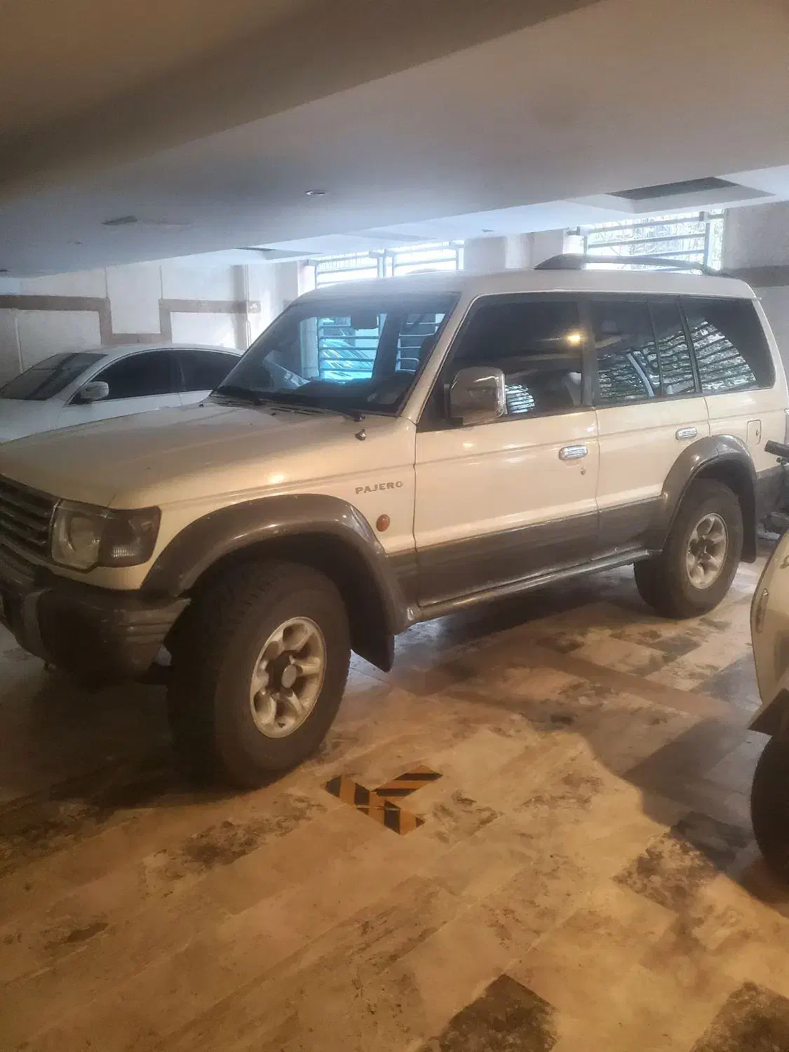 ماشین پاجرو ۲۰۰۰|خودرو سواری و وانت|تهران, حکمت|دیوار