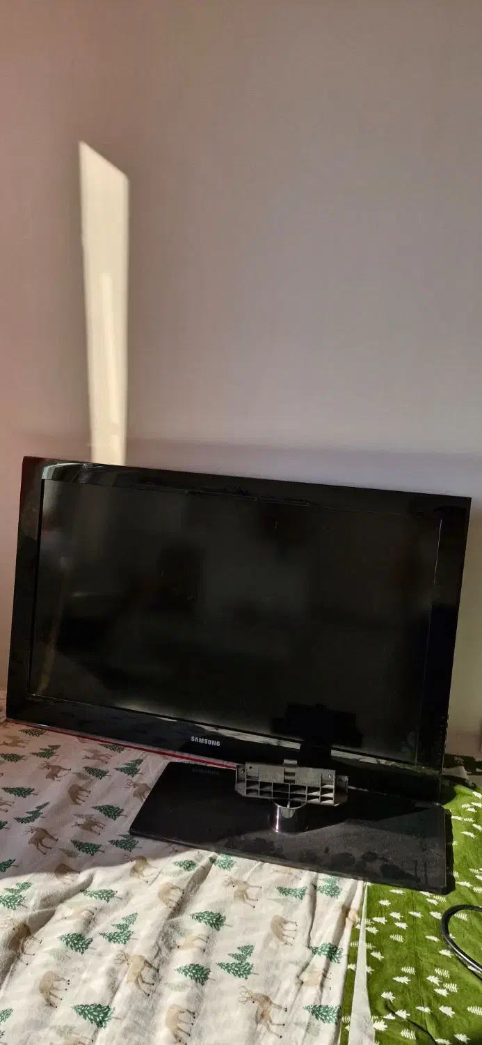 تلویزیون ال سی دی سامسونگ ۴۰ اینچ|تلویزیون و پروژکتور|رودسر, |دیوار