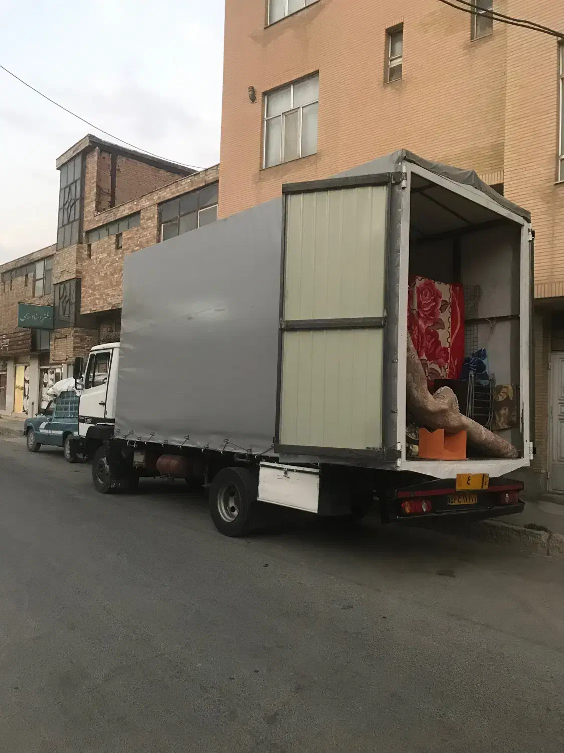 ماشین و کارگر حمل اثاث منزل(غفاری)|خدمات حمل و نقل|شهرکرد, |دیوار