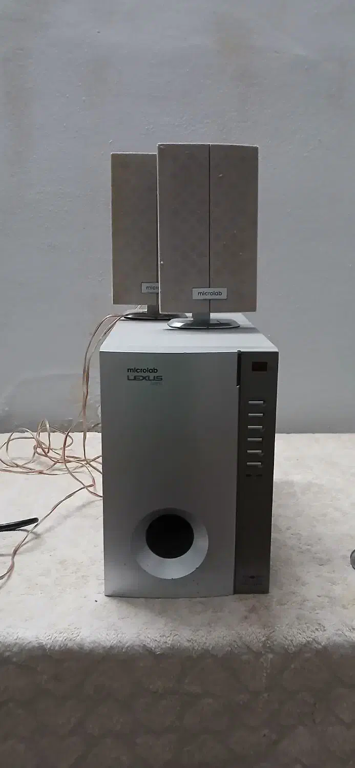 فروش مانیتور و اسپیکر قدیمی و کاملن سالم و سرحال|قطعات و لوازم جانبی رایانه|ابهر, |دیوار