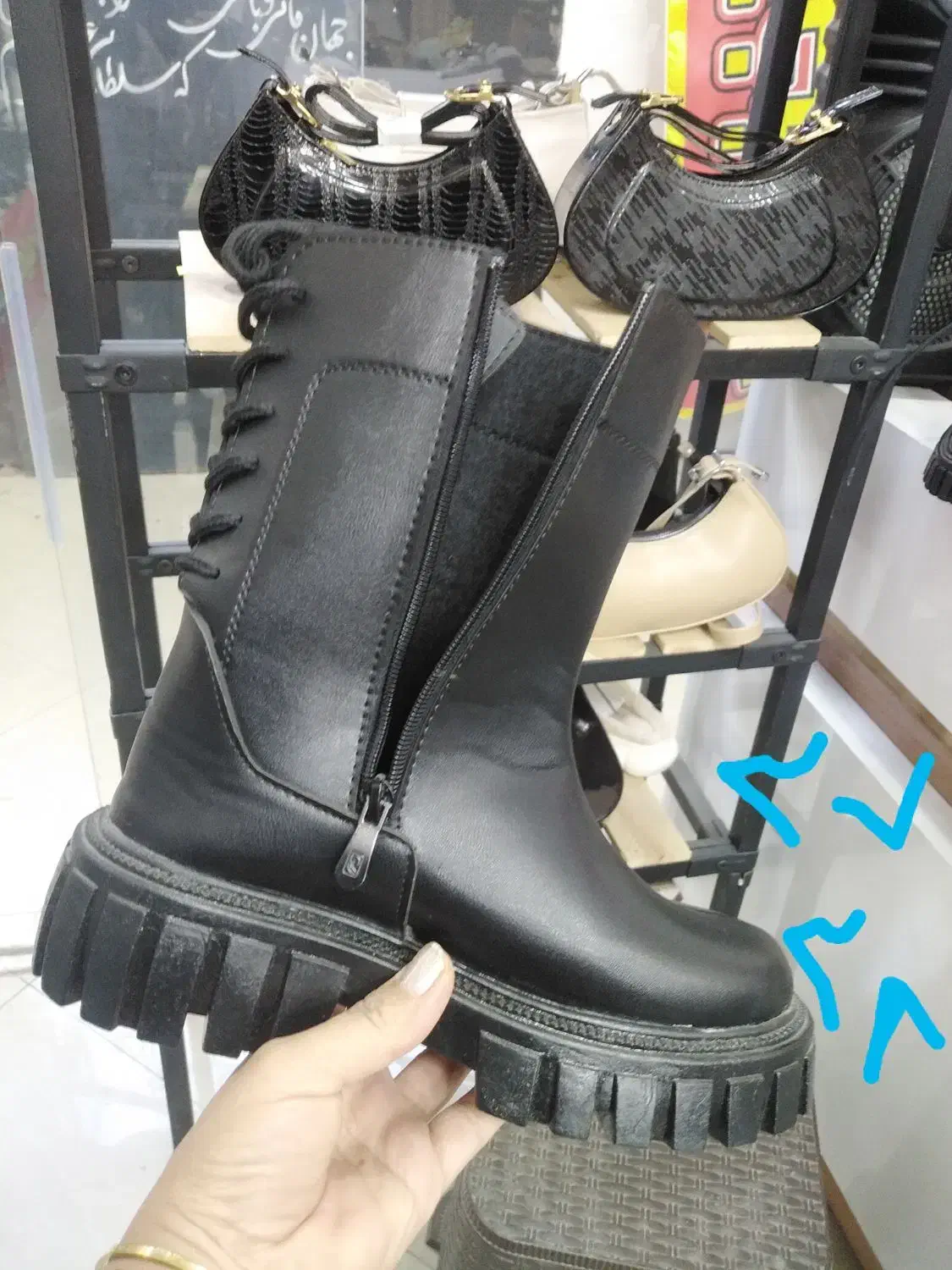 بوت|کیف، کفش، کمربند|نیشابور, دارایی|دیوار