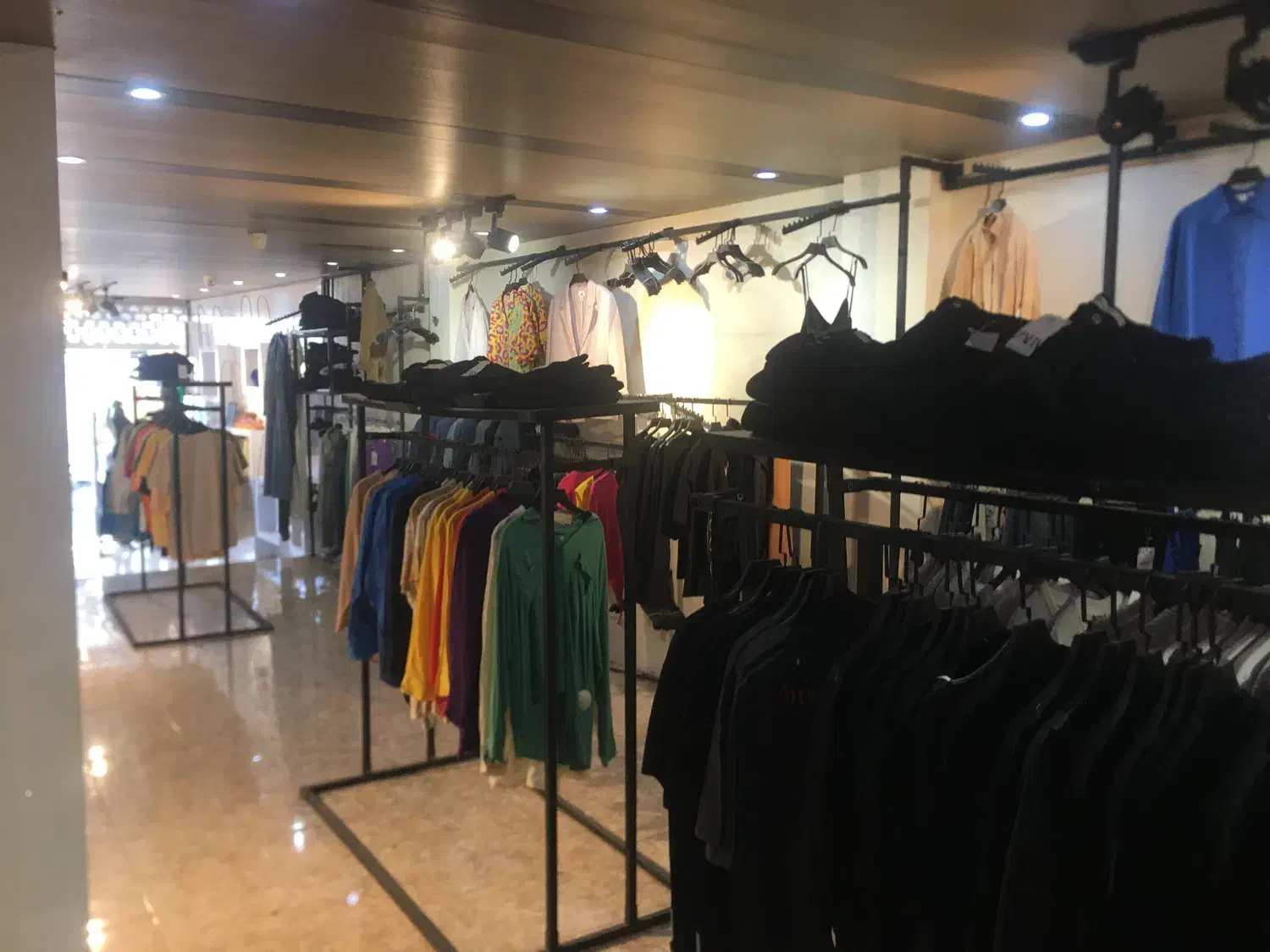 اجاره ۱۱۰ مترمغازه ب همراه دکور|اجارهٔ مغازه و غرفه|هشتگرد, مدرس|دیوار