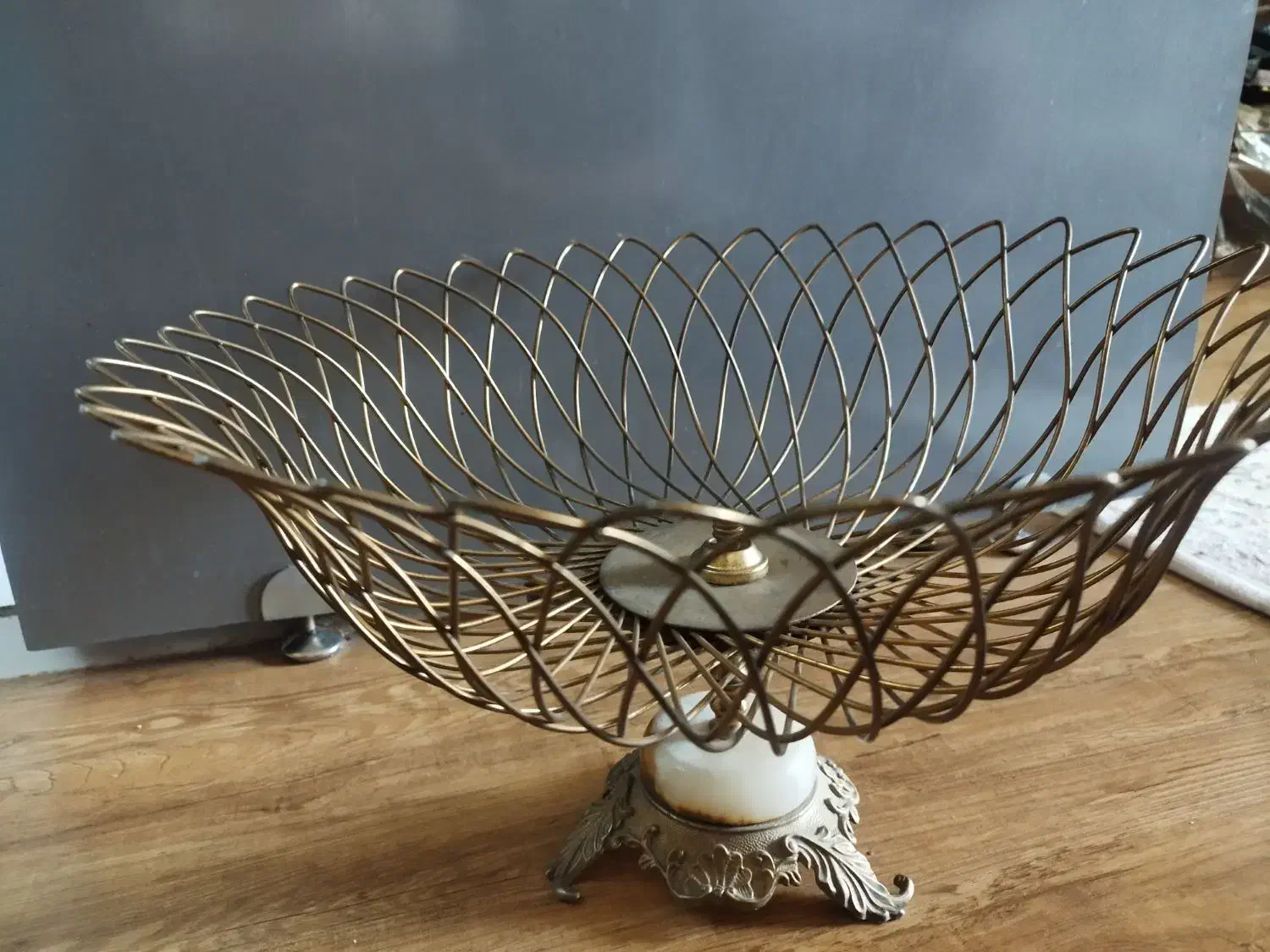 ظرف پذیرایی قدیمی برنجی|کلکسیون اشیاء عتیقه|اصفهان, بهار آزادی|دیوار