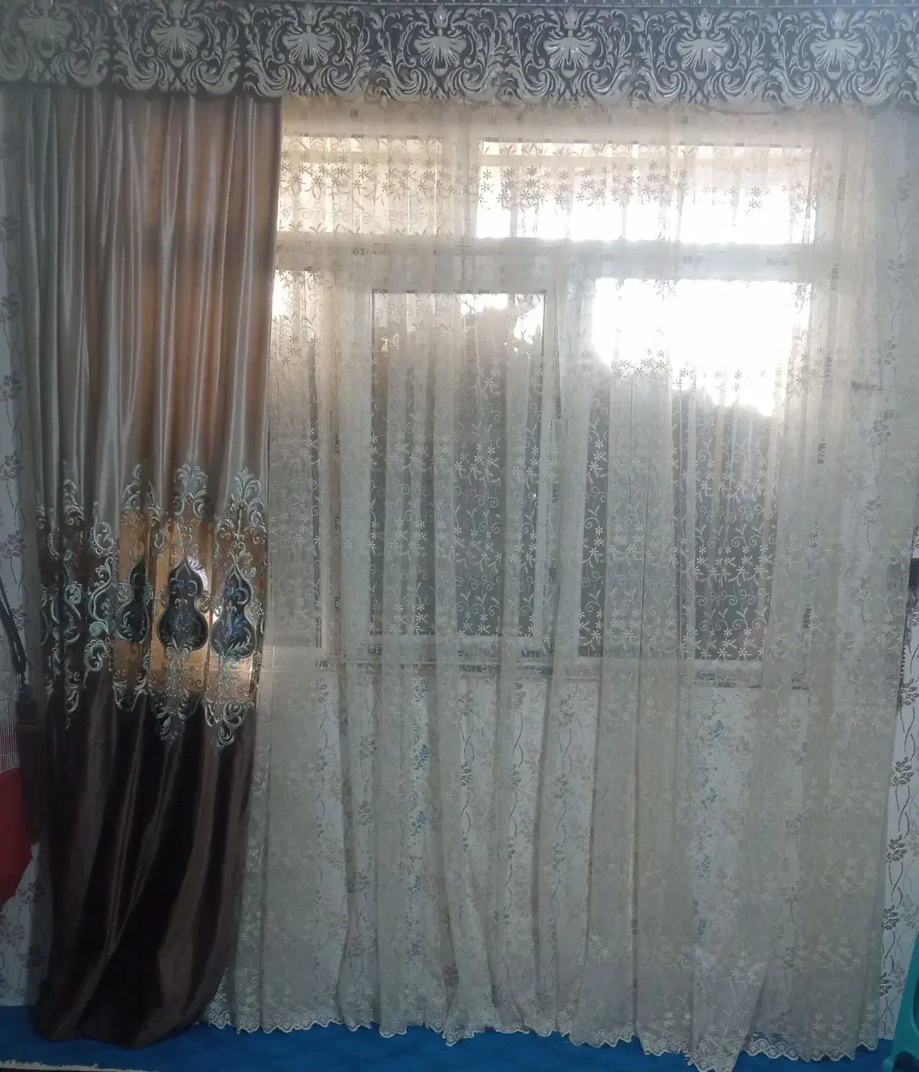 پرده پذیرایی|پرده، رانر، رومیزی|میانه, |دیوار