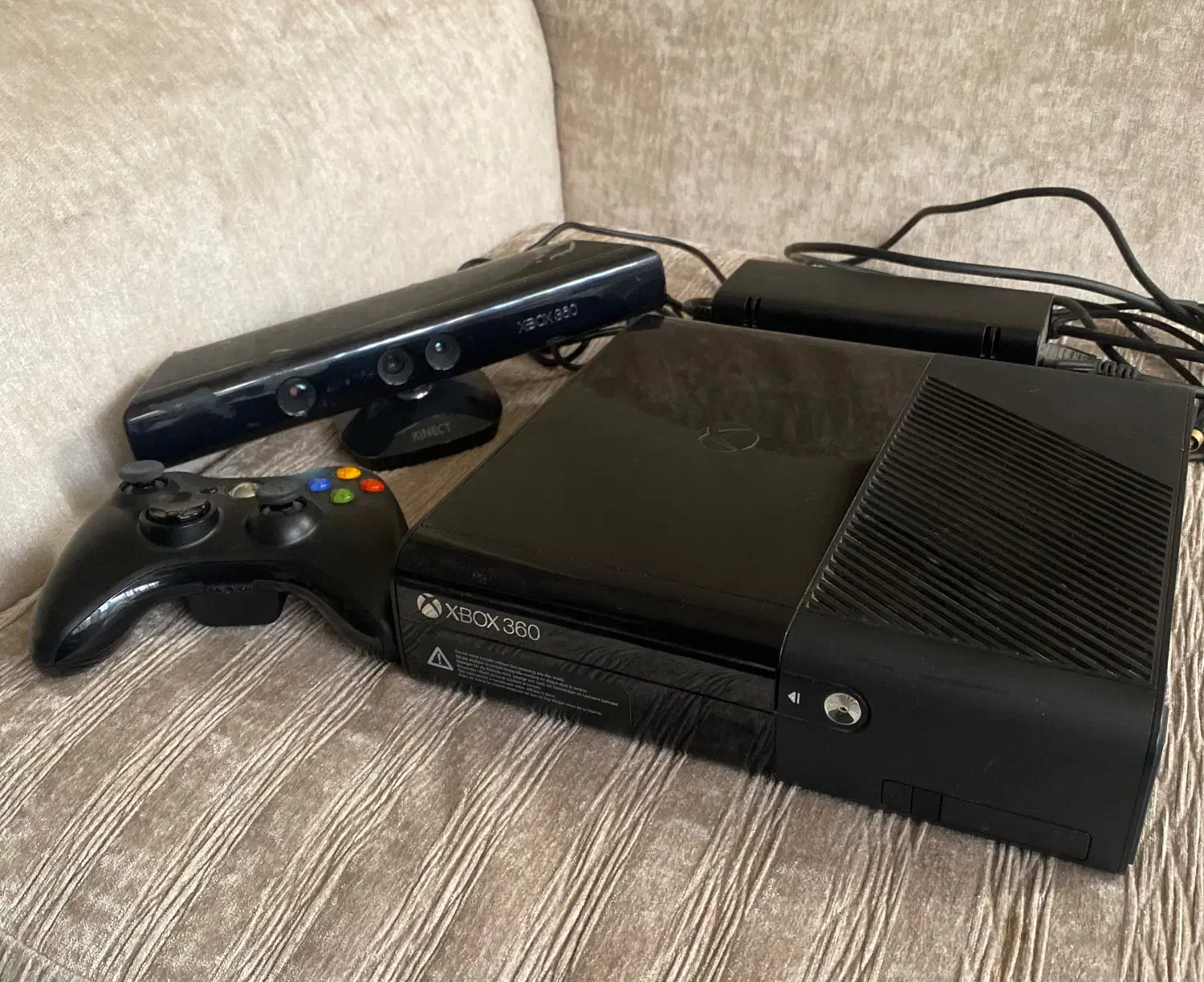 ایکس باکس همراه با دسته و کینکتXbox 360 super slim|کنسول، بازی ویدئویی و آنلاین|تهران, یوسفآباد|دیوار