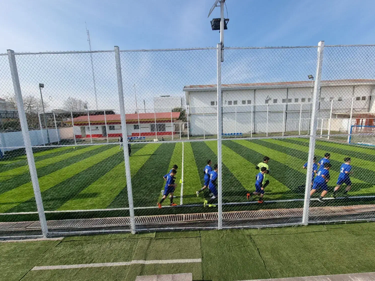 آمل چمن مجری حرفه ای چمن مصنوعی فوتبالی|مصالح و تجهیزات ساختمان|آمل, |دیوار