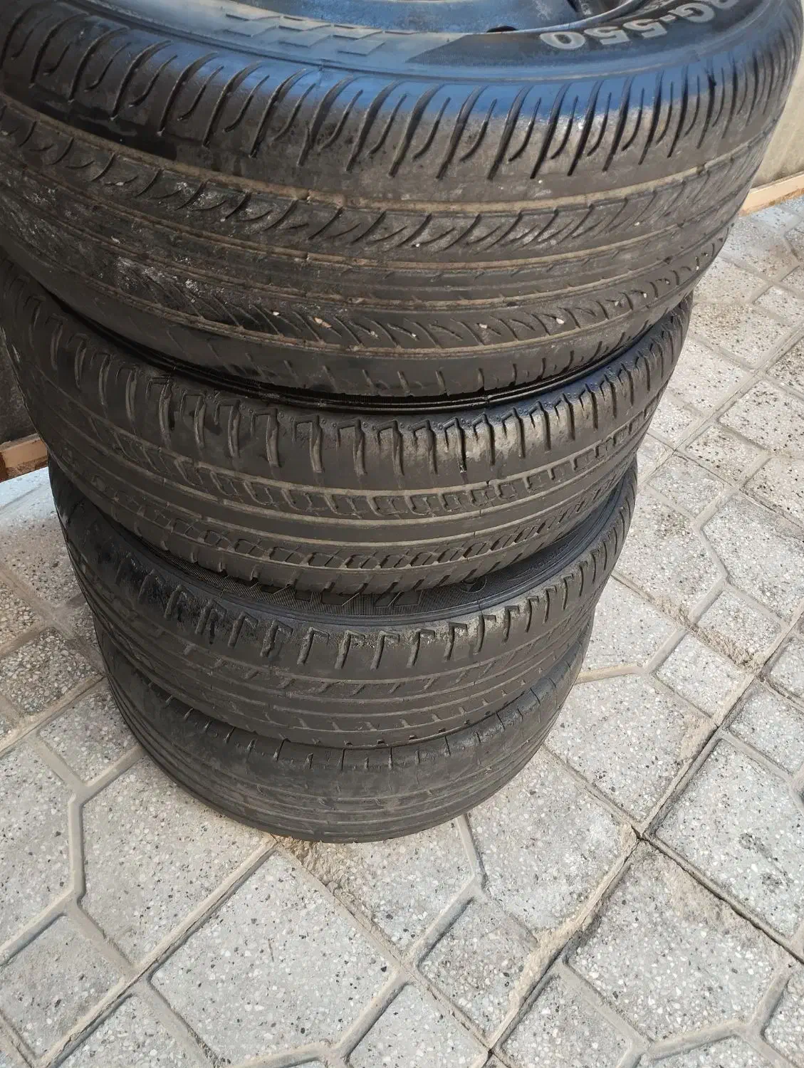 ۷ حلقه رینگ و لاستیک ۱۴ / ۲۰۵ ۴ عدد قالپاق اسپرت|قطعات یدکی و لوازم جانبی|تایباد, |دیوار