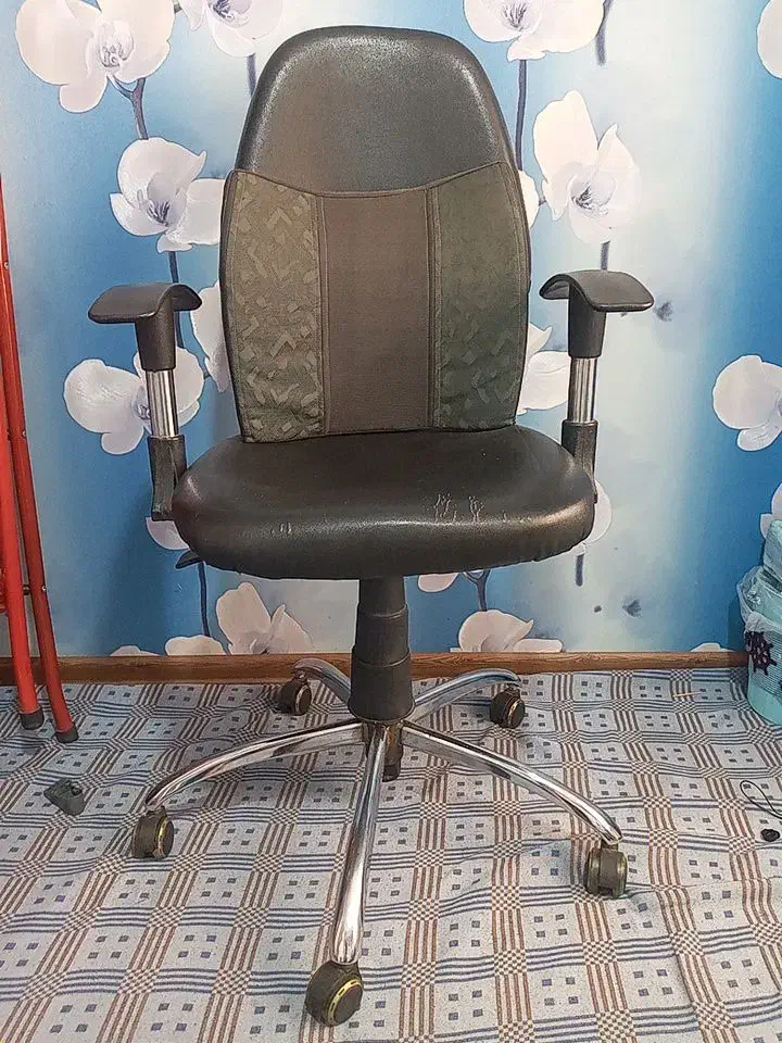 صندلی گردان|صندلی و نیمکت|فردیس, شهرک گلها|دیوار