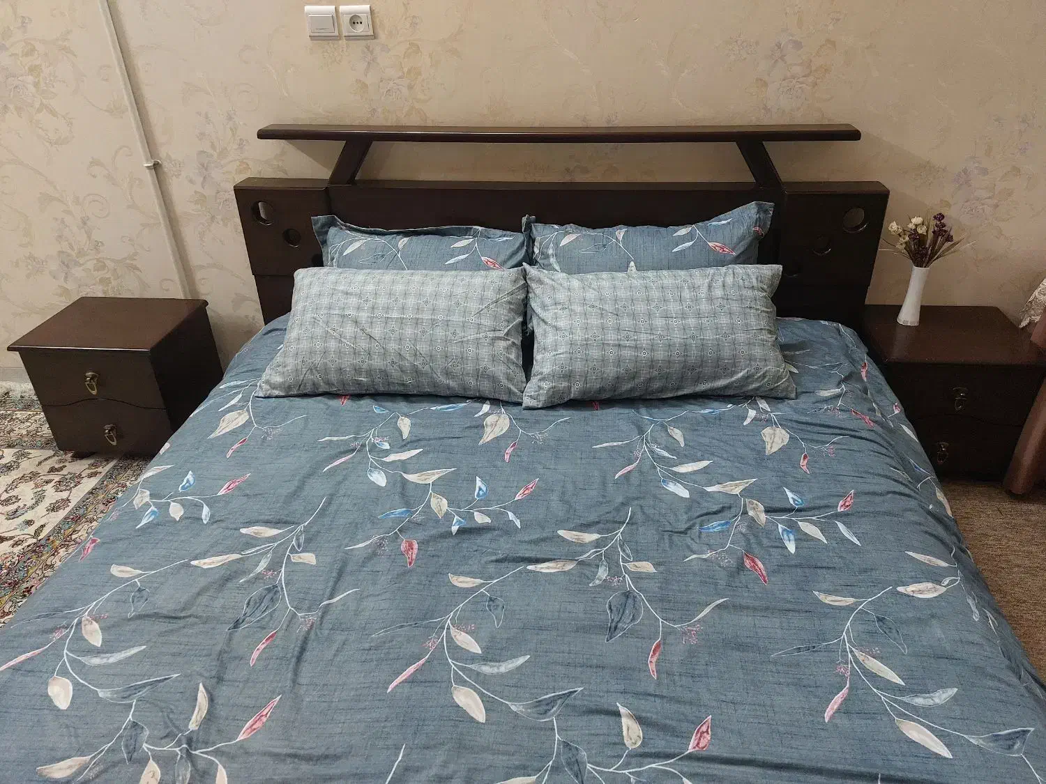 تخت خواب دو نفره با تشک|تخت و سرویس خواب|میبد, |دیوار