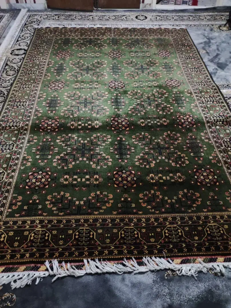 فرش دست بافت|فرش|تهران, فلسطین (میدان انقلاب)|دیوار