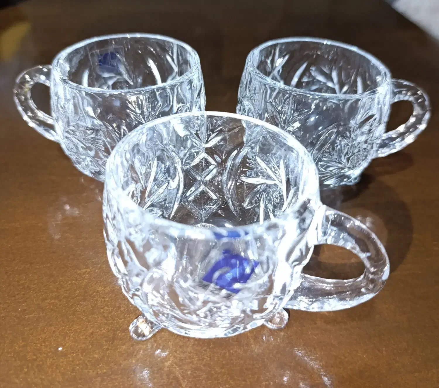 فنجان|ظروف سرو و پذیرایی|کرج, اصفهانی‌ها|دیوار