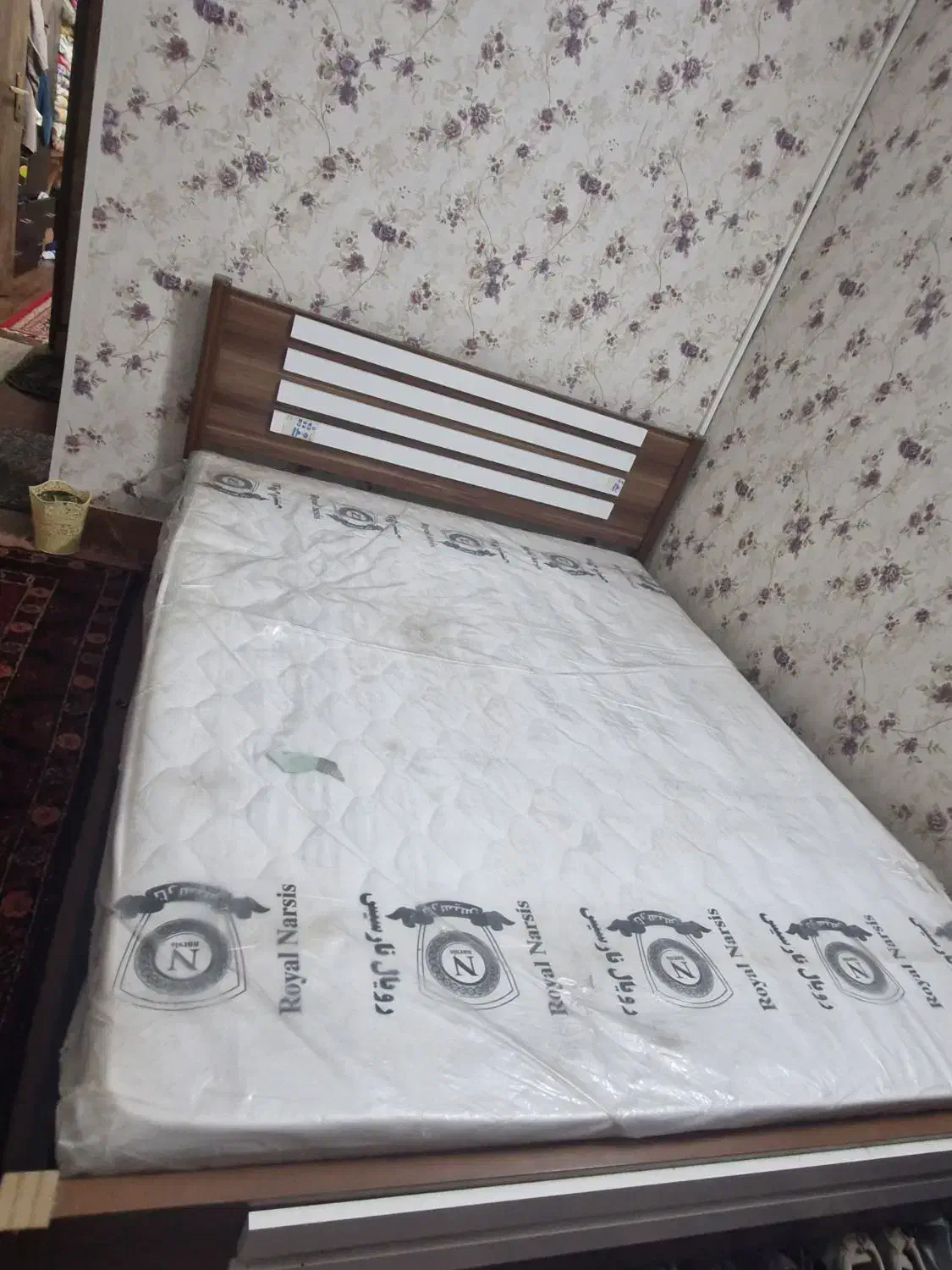 تخت دونفره سالم و تشک سالم|تخت و سرویس خواب|زاهدان, |دیوار