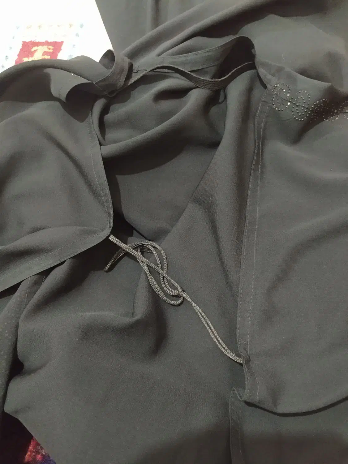 چادر عربی نگین دار|لباس|قدس, شهر‌قدس|دیوار