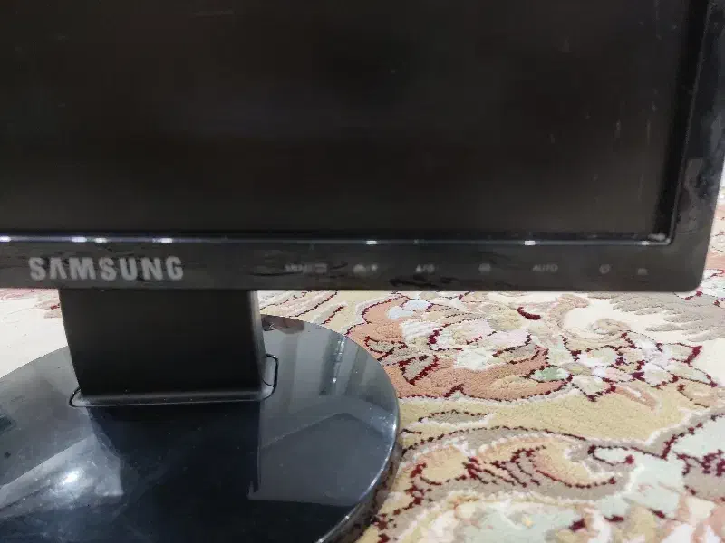 مانیتور کاملا سالم مارک سامسونگ|قطعات و لوازم جانبی رایانه|فولادشهر, B4|دیوار