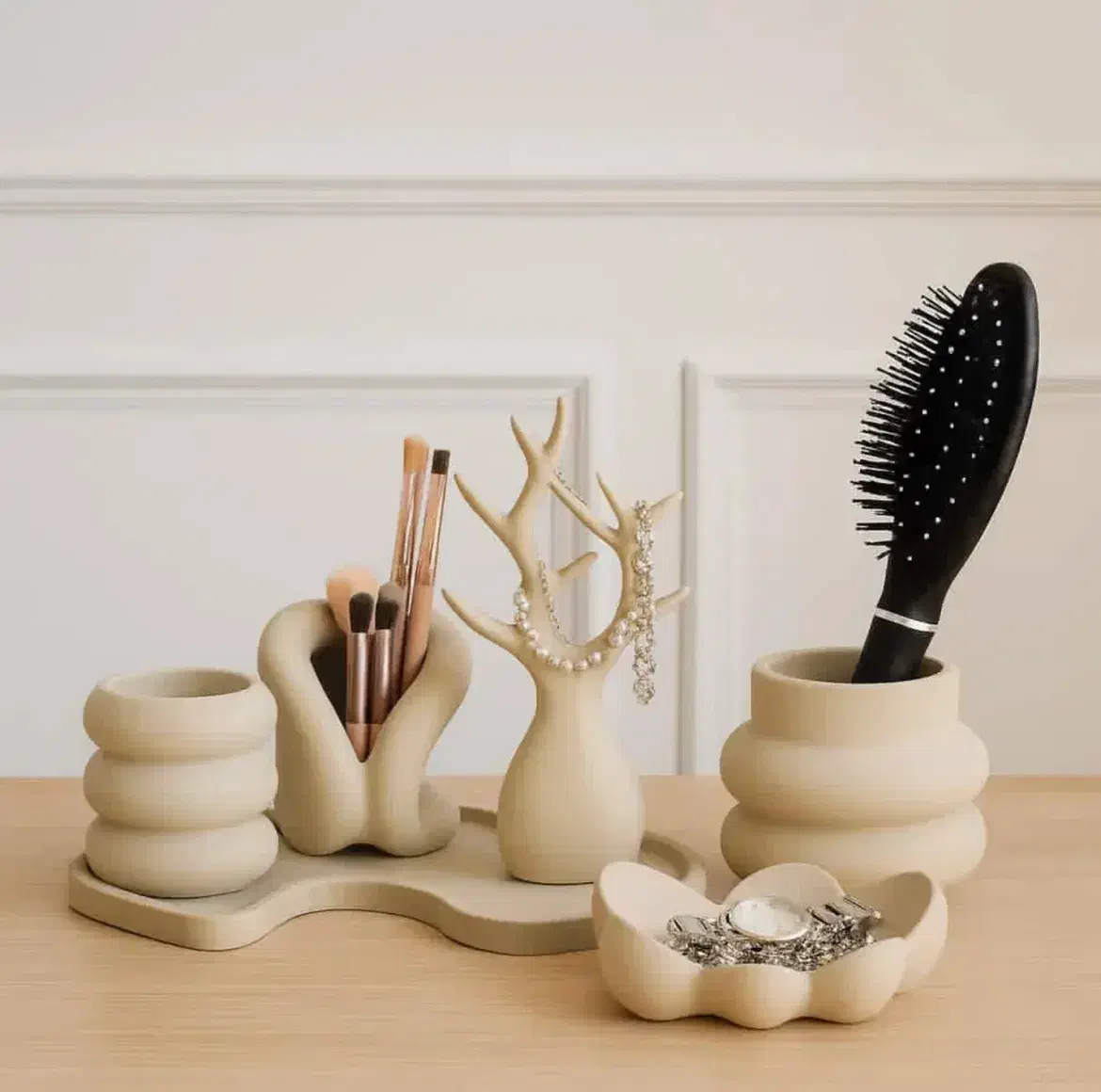 نظم دهنده آرایشی|آرایشگاه و سالنهای زیبایی|اردبیل, |دیوار