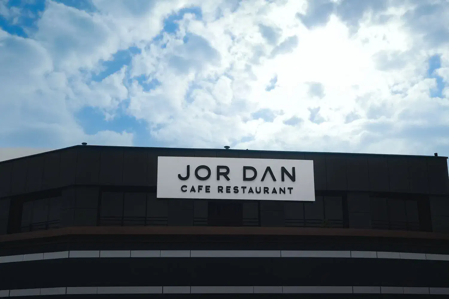 جردن بر اصلی ۲۲۰ متر سند تجاری 50 متر تراس|اجارهٔ مغازه و غرفه|تهران, جردن|دیوار