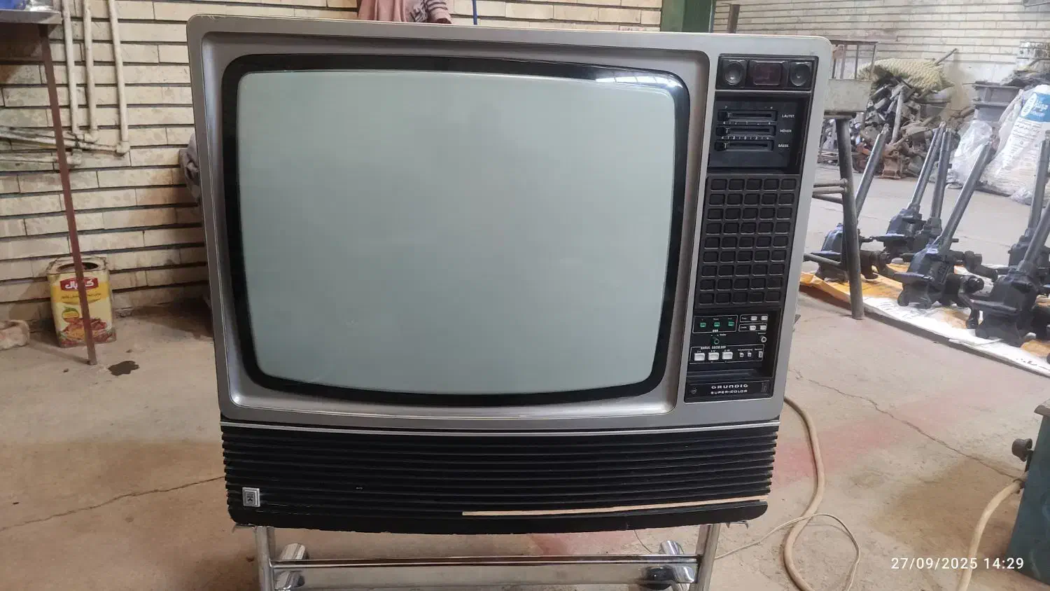 تلویزیون گرندیک آلمان|کلکسیون اشیاء عتیقه|تبریز, |دیوار