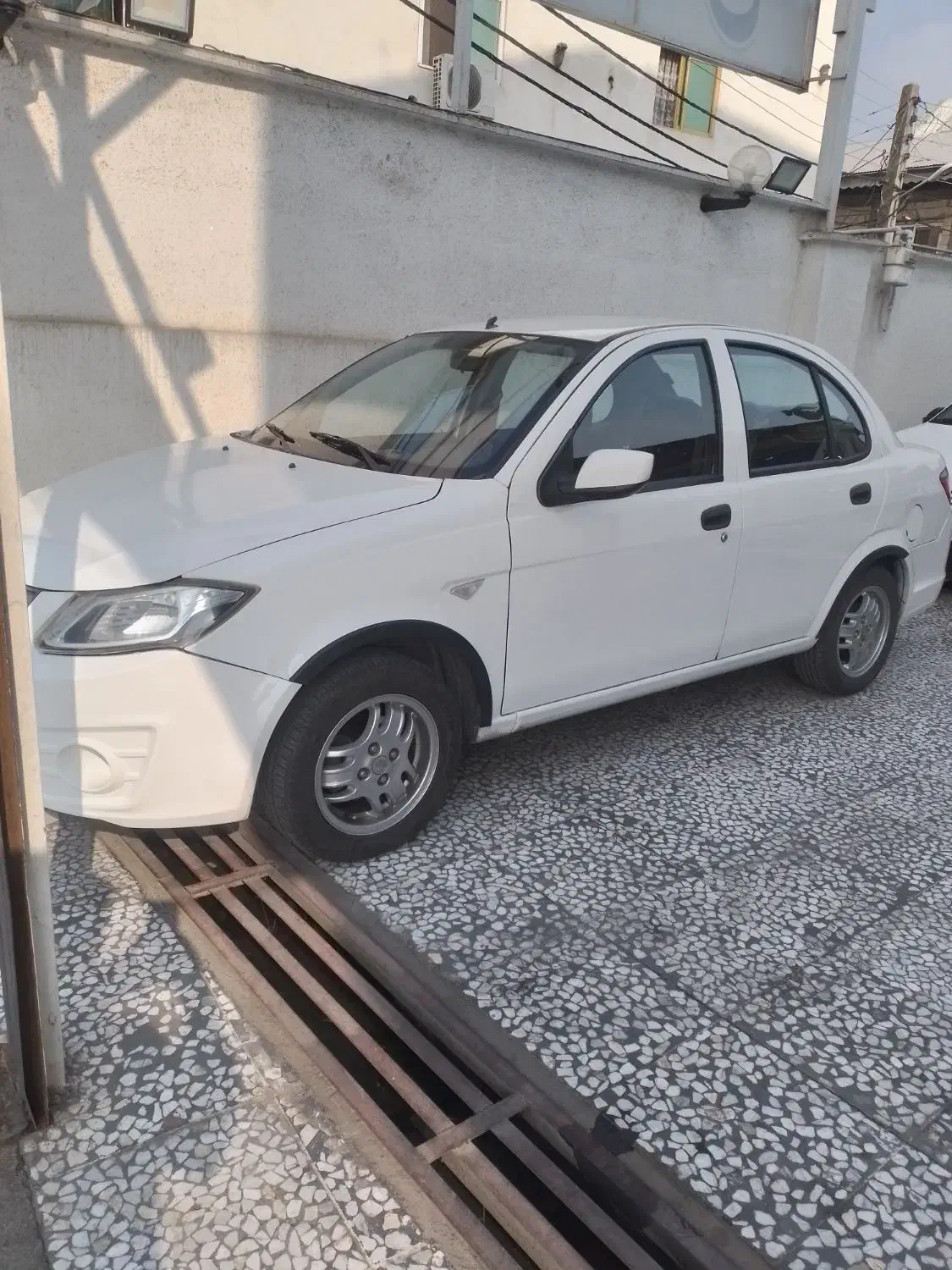 ساینا مدل۹۸|خودرو سواری و وانت|رشت, آب آسیاب|دیوار