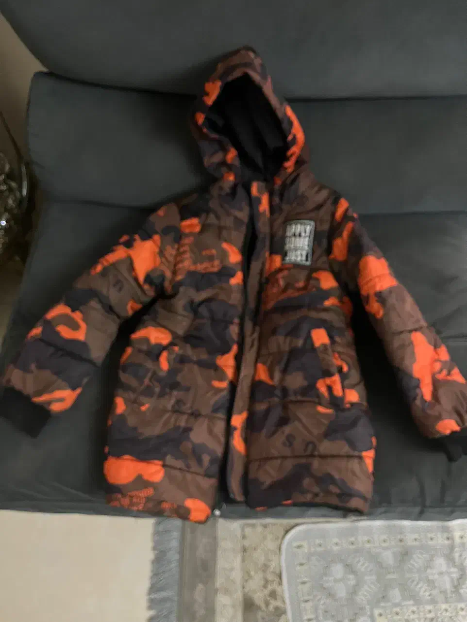 کاپشن|لباس|رشت, کوی مهر|دیوار