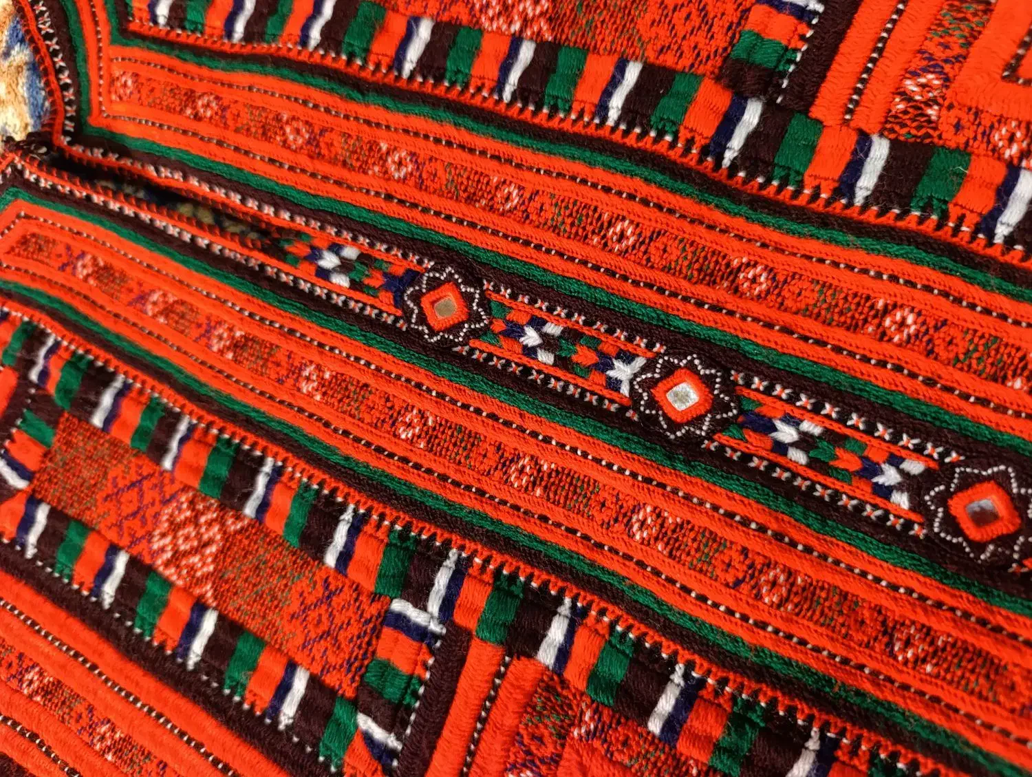 زی آستین تمیز و آماده تحویل|لباس|سراوان, |دیوار