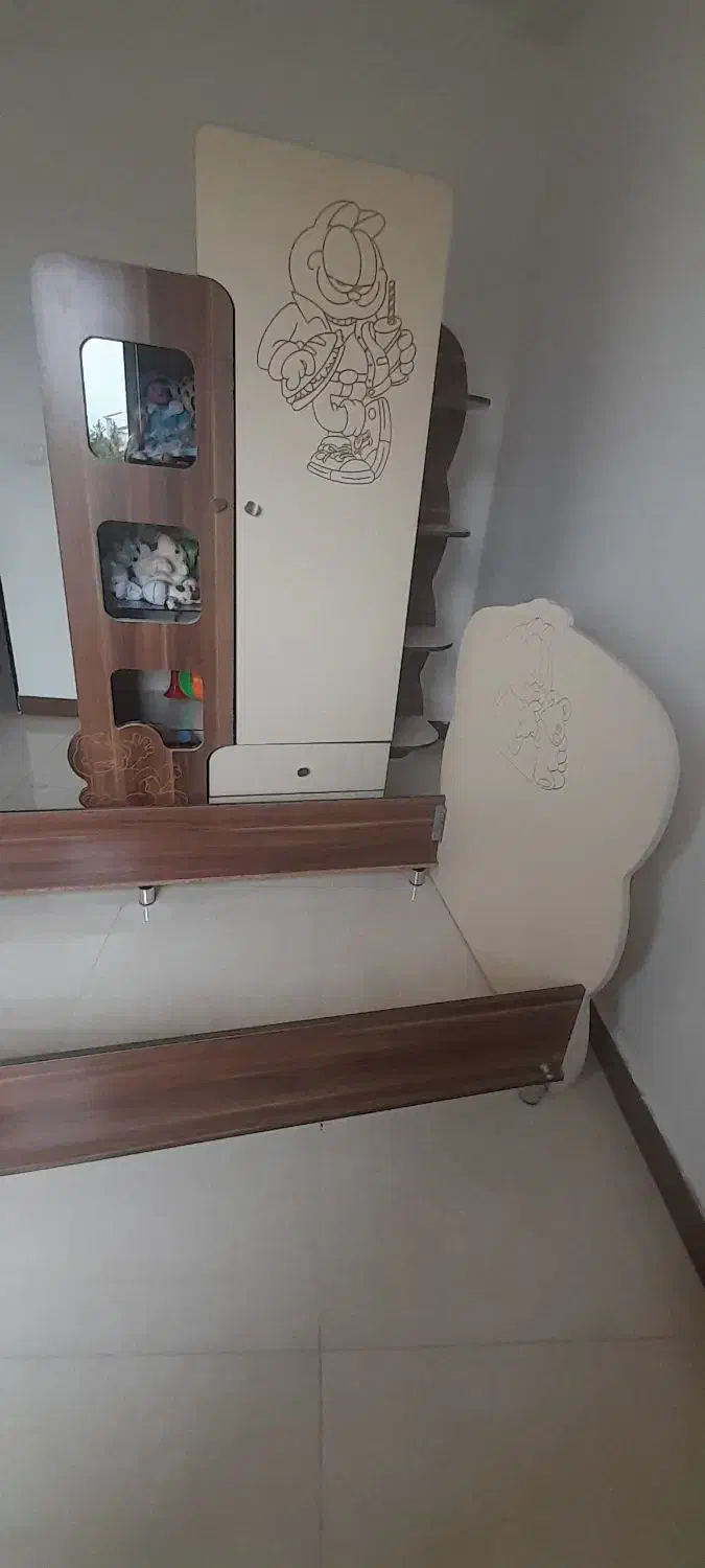 تخت و کمد دو منظوره طرح گارفیلد|تخت و سرویس خواب|صومعه‌سرا, |دیوار