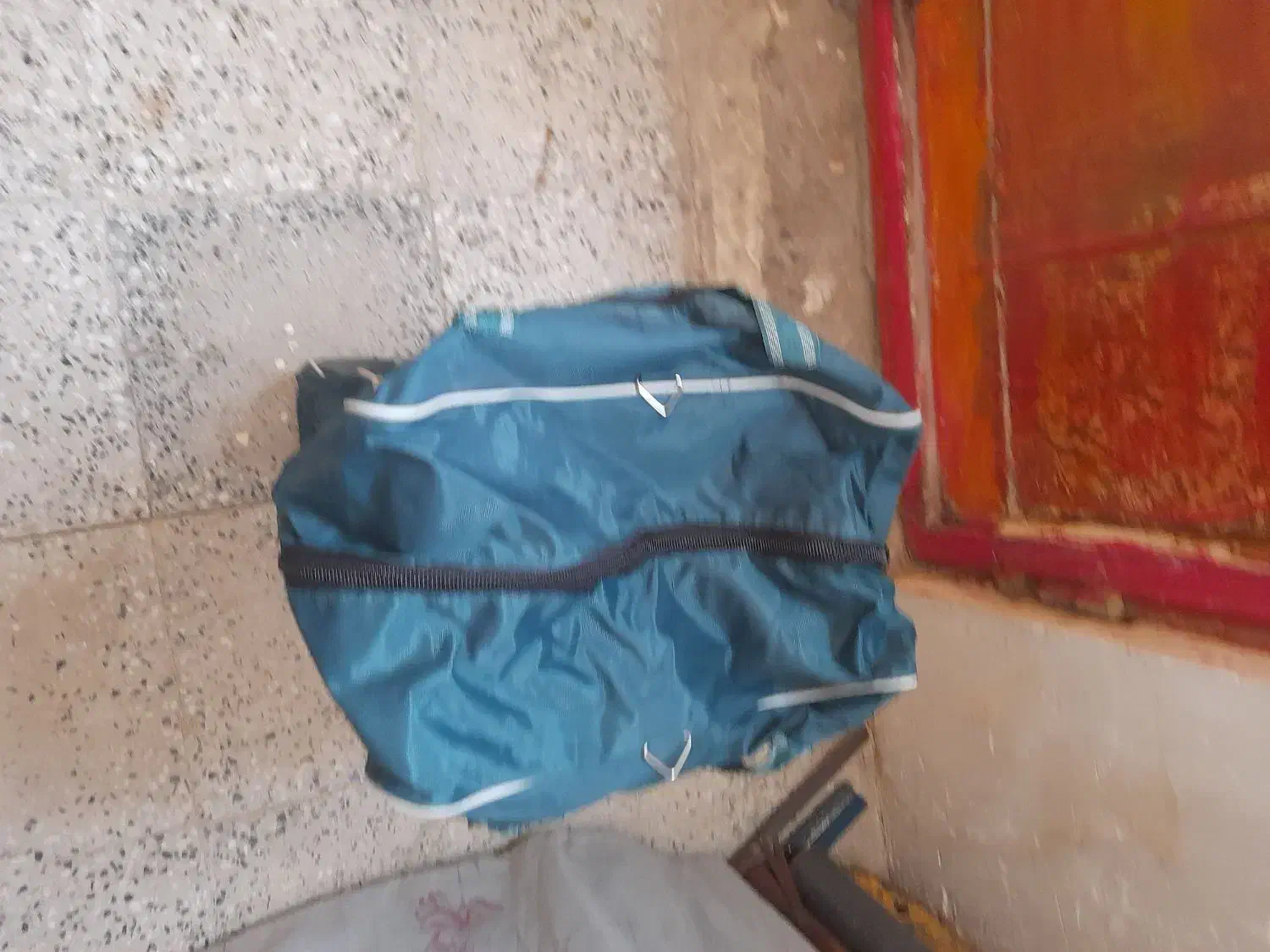 کیف|کیف، کفش، کمربند|کنگاور, |دیوار