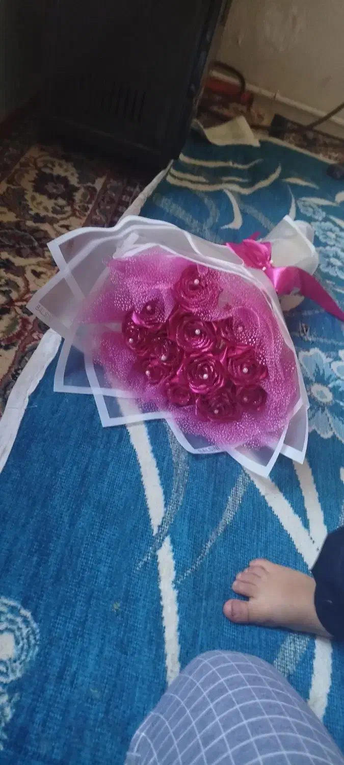 دسته گل و تک شاخه گل رز روبانی|گل مصنوعی|مراغه, |دیوار