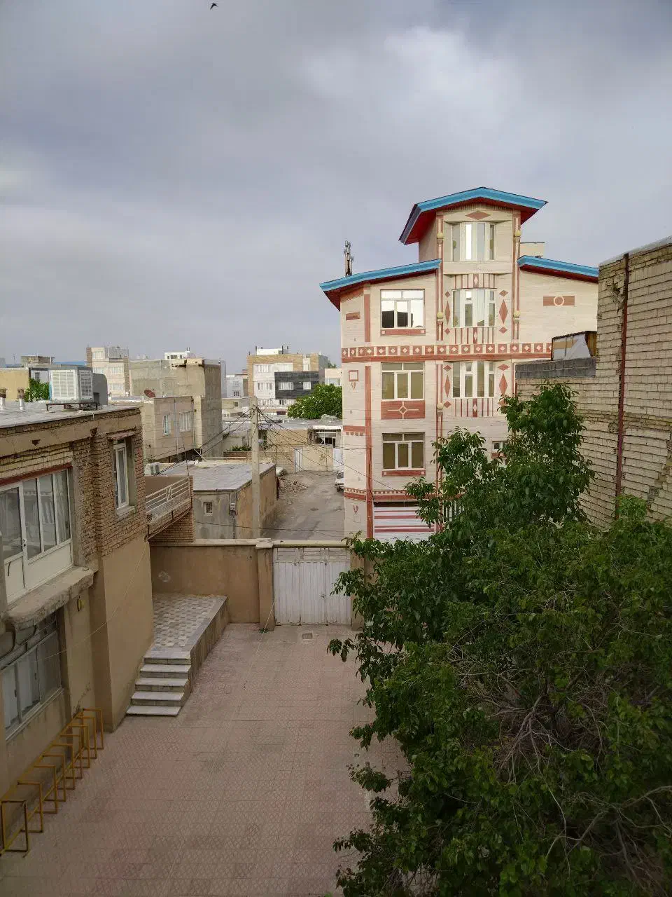 فروش فوری آپارتمان ۱۳۵ متری و سوئیت ۳۰ متری|فروش آپارتمان|قروه, |دیوار