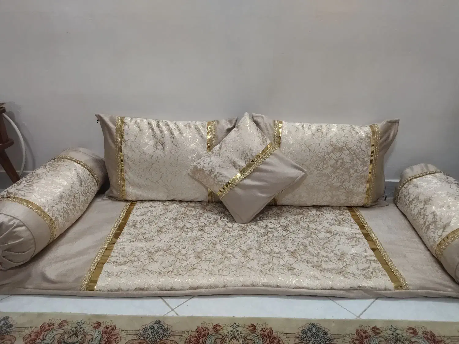 انواع شاهنشین رو بالشتی|رختخواب، بالش، پتو|میرجاوه, |دیوار