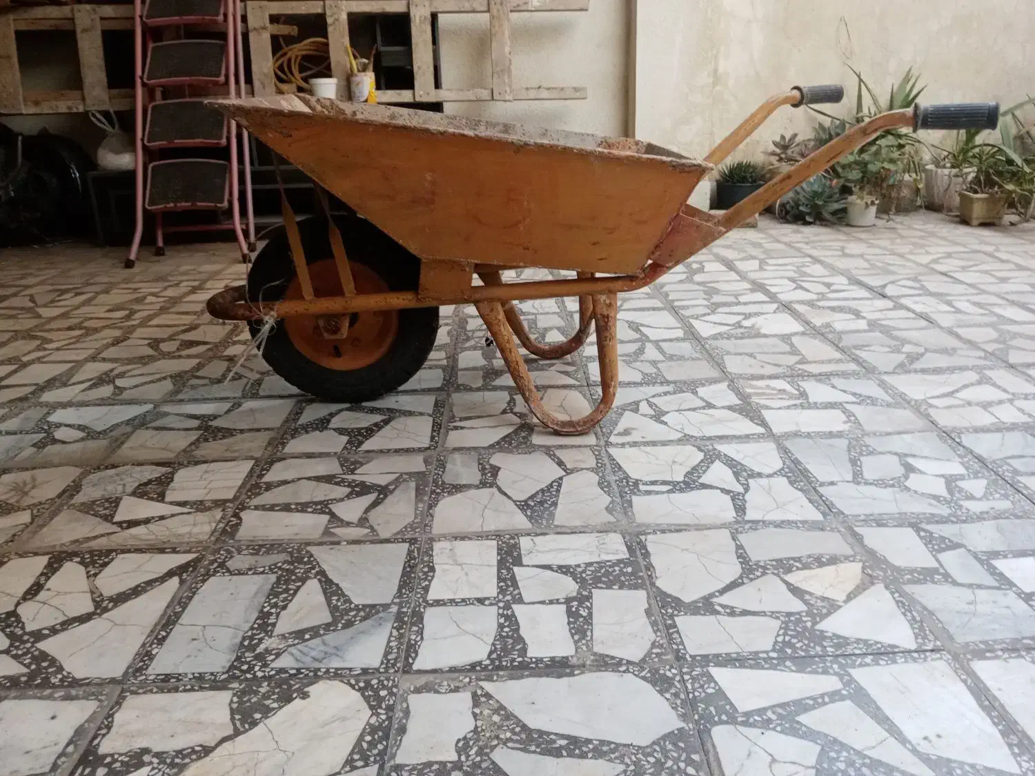 فرغون|مصالح و تجهیزات ساختمان|لاهیجان, کوی زمانی|دیوار