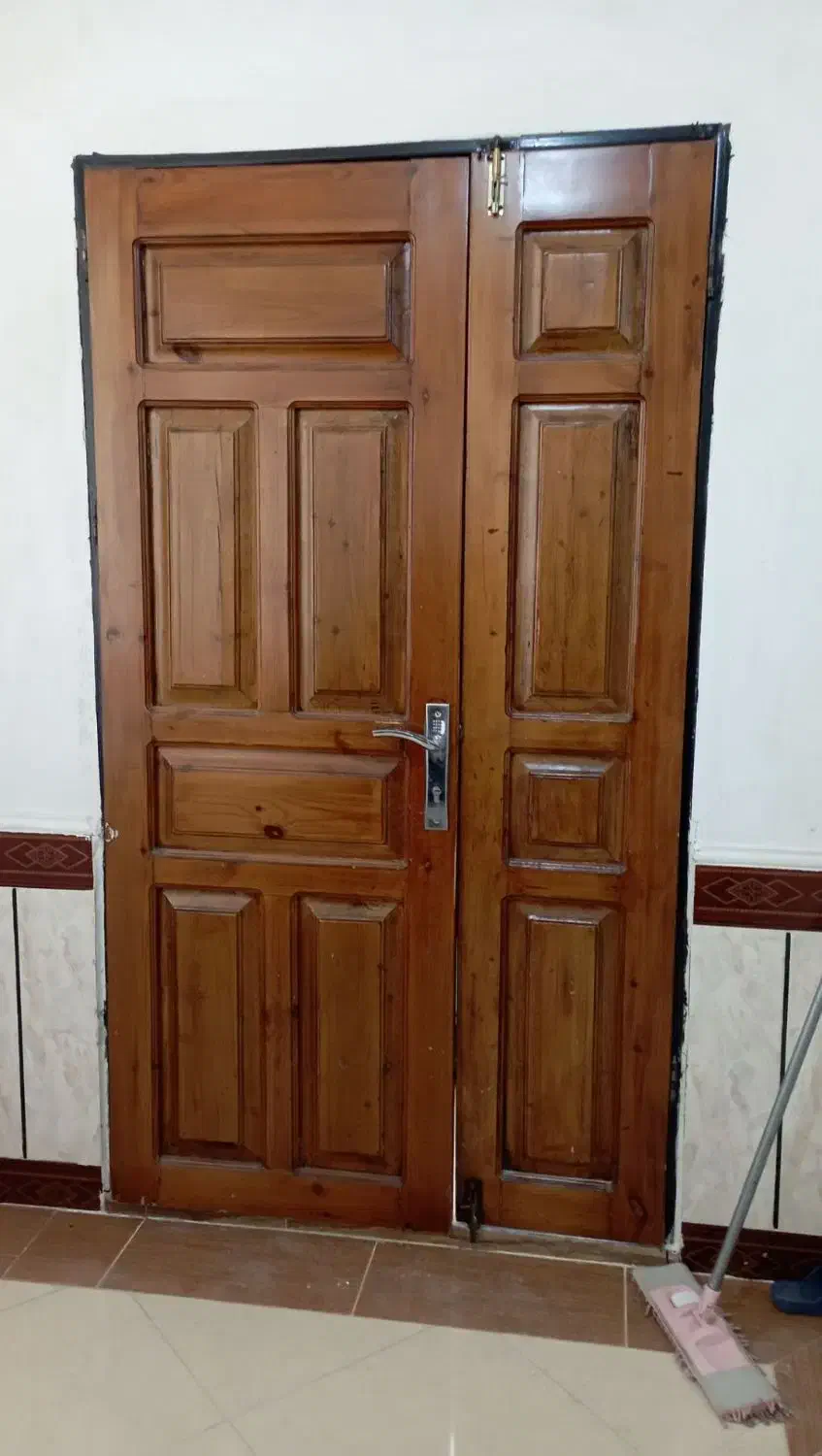 درب چوبی محکم و تو پور چوب گردو|مصالح و تجهیزات ساختمان|خزل, |دیوار