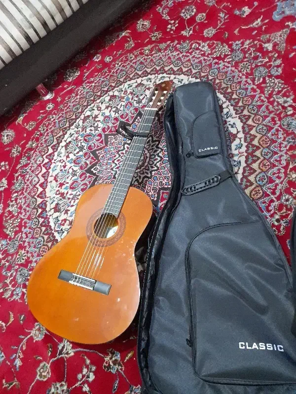 یاماها c40با سیم های نو سوارز|گیتار، بیس، امپلیفایر|گرمدره, |دیوار