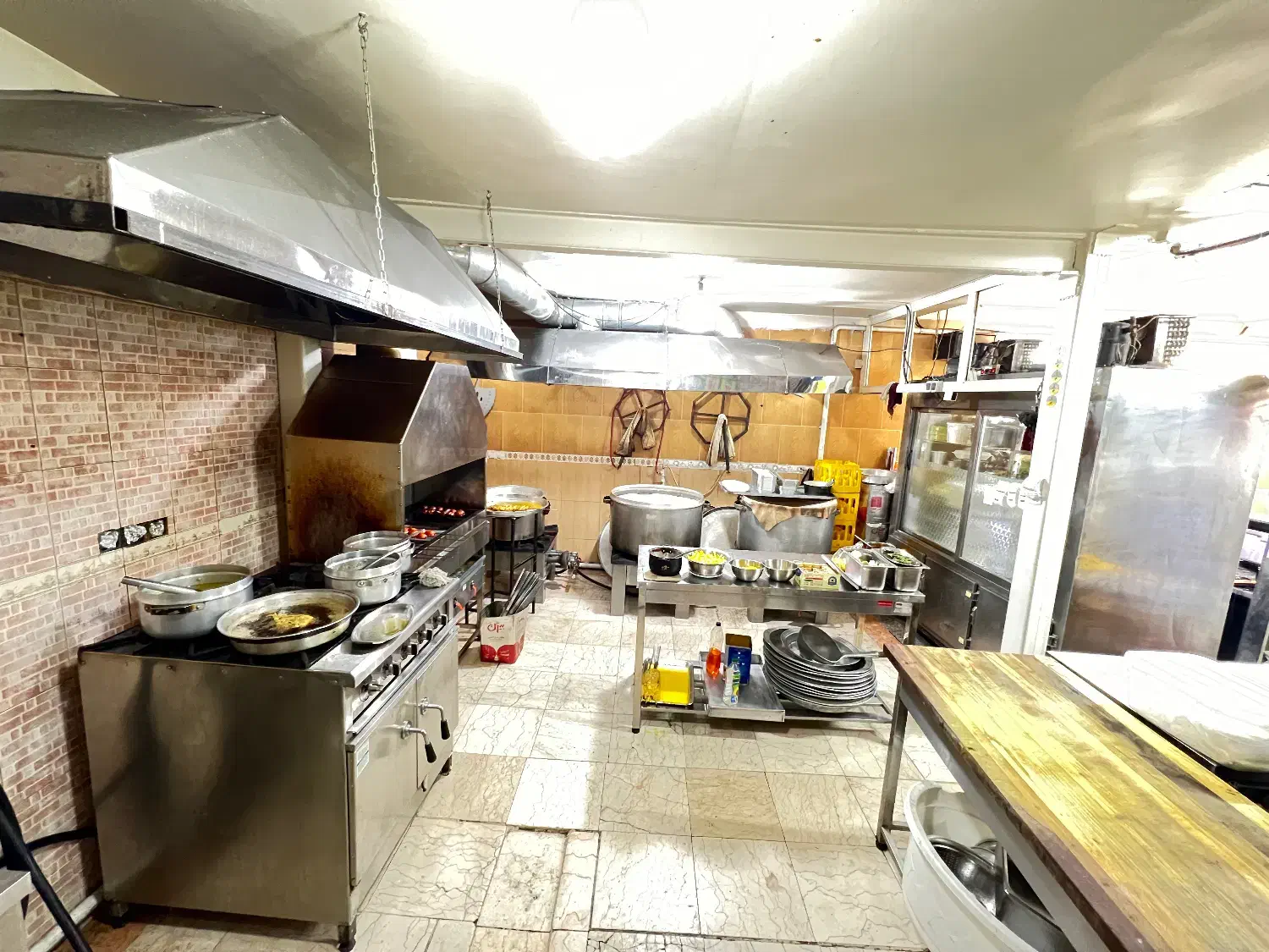 کمک آشپز ماهر  کارگر ساده|استخدام خدمات فروشگاه و رستوران|تهران, اتحاد|دیوار