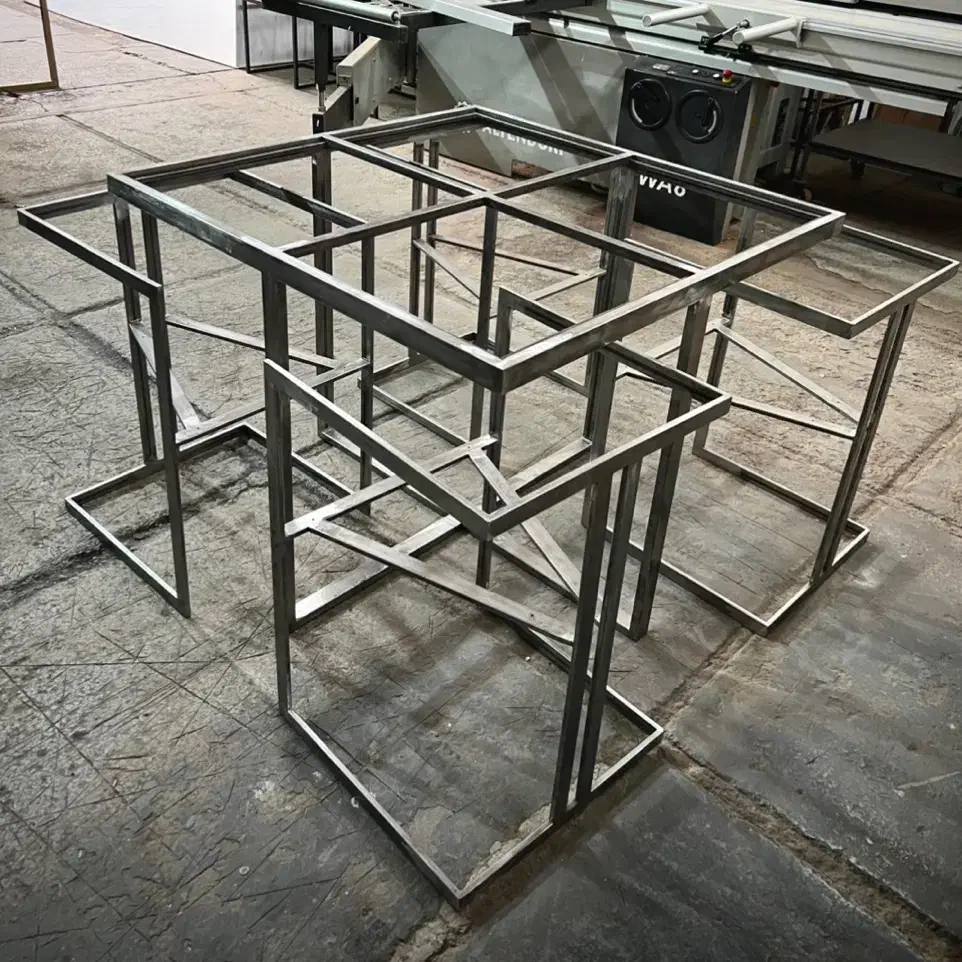 تولید کننده انواع محصولات فلزی دکوری (تک و عمده)|کتابخانه، شلف، قفسههای دیواری|قیامدشت - خاورشهر, |دیوار