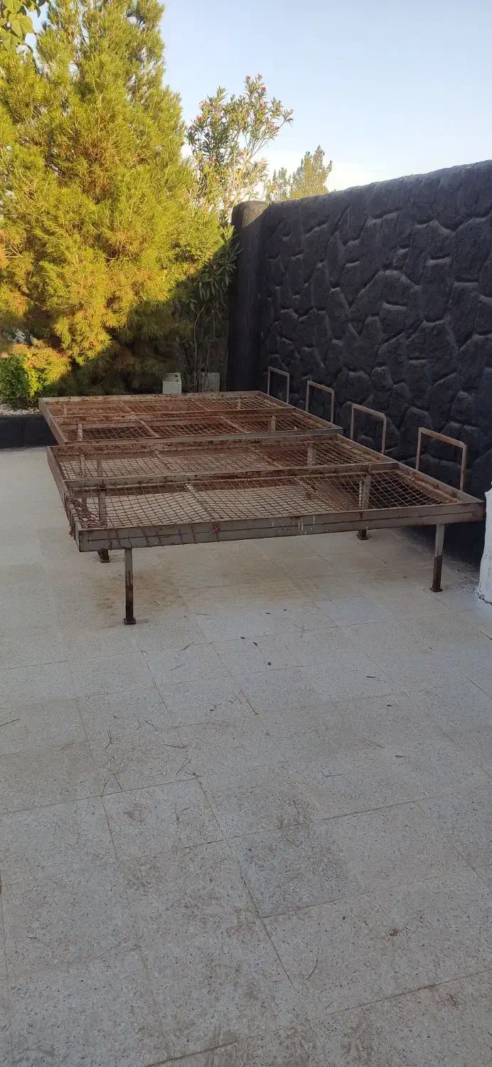 تخت باغی فلزی|تخت و سرویس خواب|شیراز, داریون|دیوار