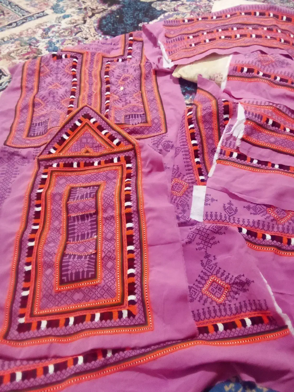 خیاط پلیوار هستم وشیرازه|لباس|زاهدان, |دیوار