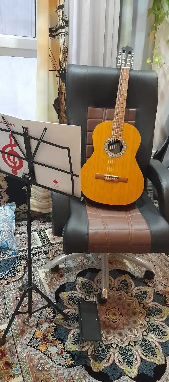 گیتار  موسیقی  ساز|گیتار، بیس، امپلیفایر|اسلام‌شهر, شهرک سعیدیه|دیوار