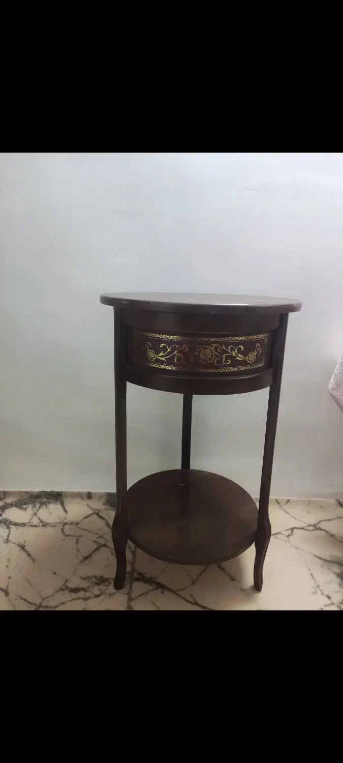 میز تلفن یا دکوری در حد نو دو طبقه|میز تلفن|سراب, |دیوار