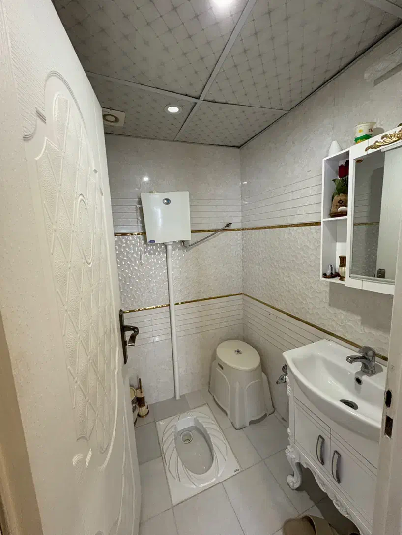 ۸۲ متر ، فول امکانات ، پیروزی