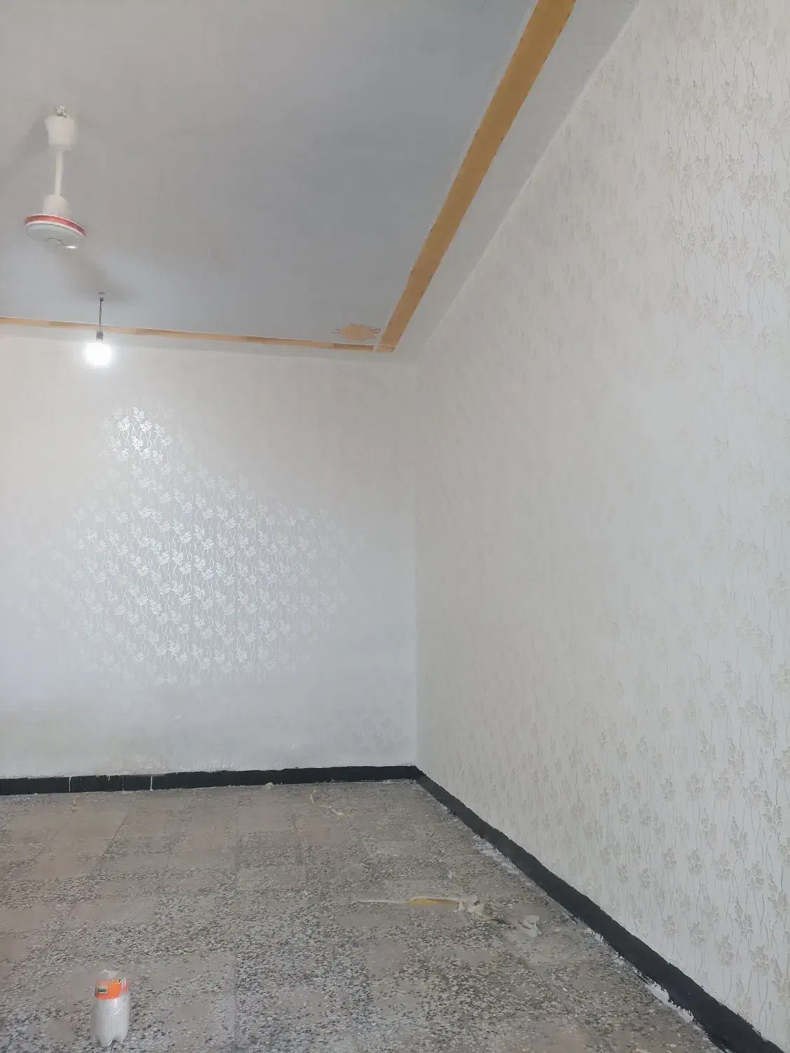 رنگ آمیزی ساختمان ونصب کاغذدیواری وپوسترسه بعدی|خدمات پیشه و مهارت|دهلران, |دیوار