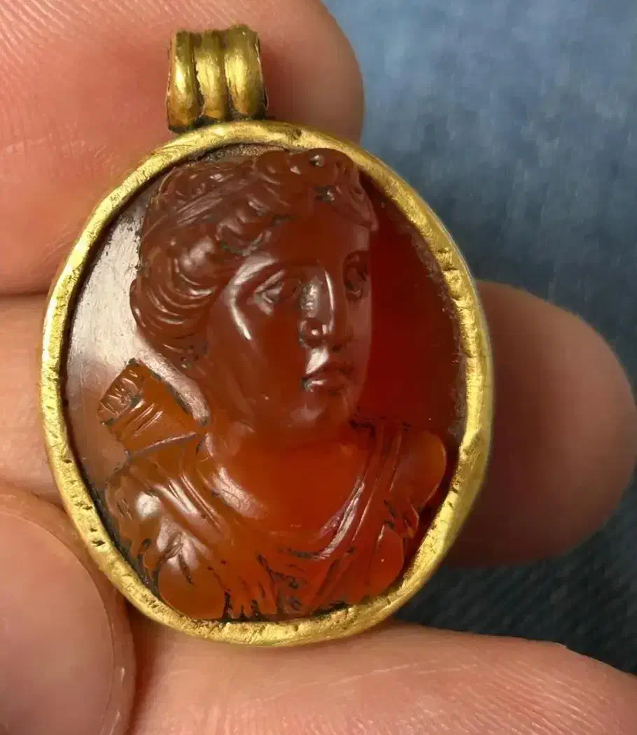 نشان گبری|کلکسیون اشیاء عتیقه|تهران, پاسداران|دیوار