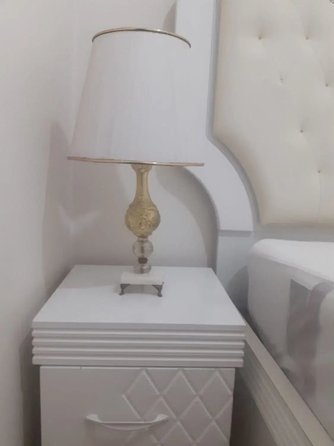 آباژورسفیدطلایی دوعدد ۴۰۰|چراغ خواب و آباژور|مشهد, ایثارگران|دیوار