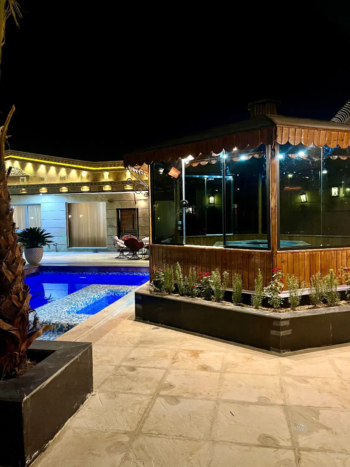 اجاره باغ ویلا اصفهانک استخر اب گرم|اجارهٔ کوتاهمدت ویلا و باغ|اصفهان, آبشار|دیوار