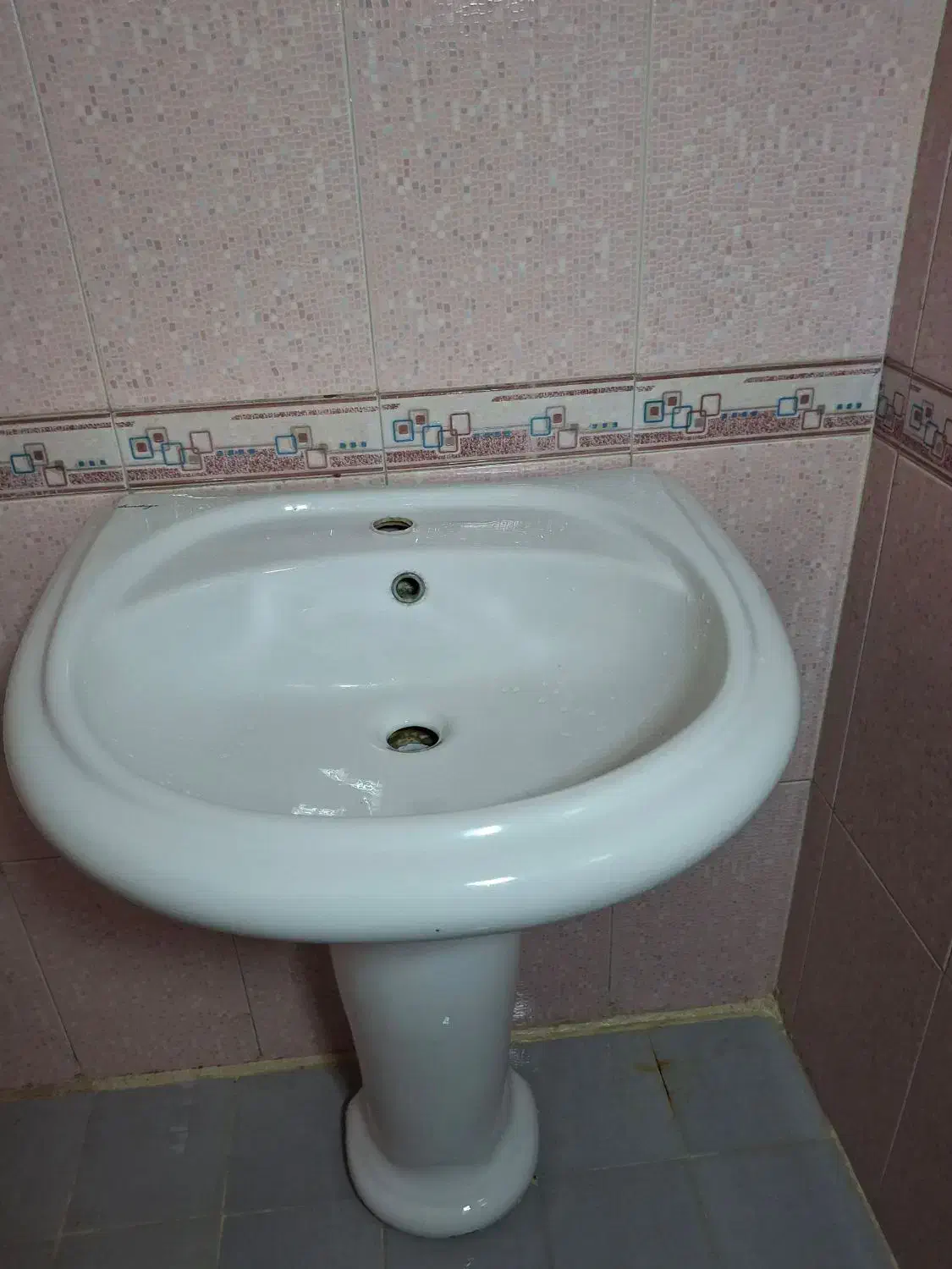 روشویی بزرگ در حد نو|لوازم سرویس بهداشتی|نجفآباد, یزدانشهر|دیوار