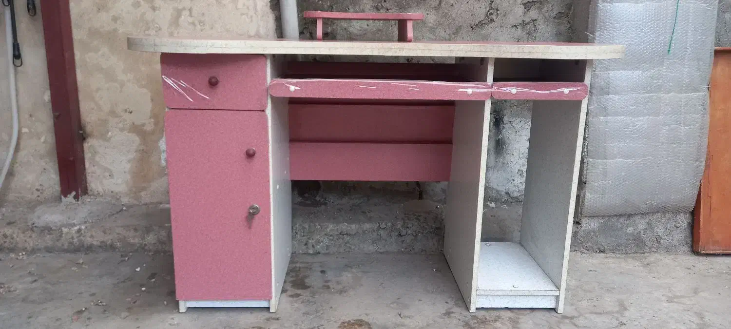 میز کار|میز تحریر و کامپیوتر|لاهیجان, گلستان|دیوار