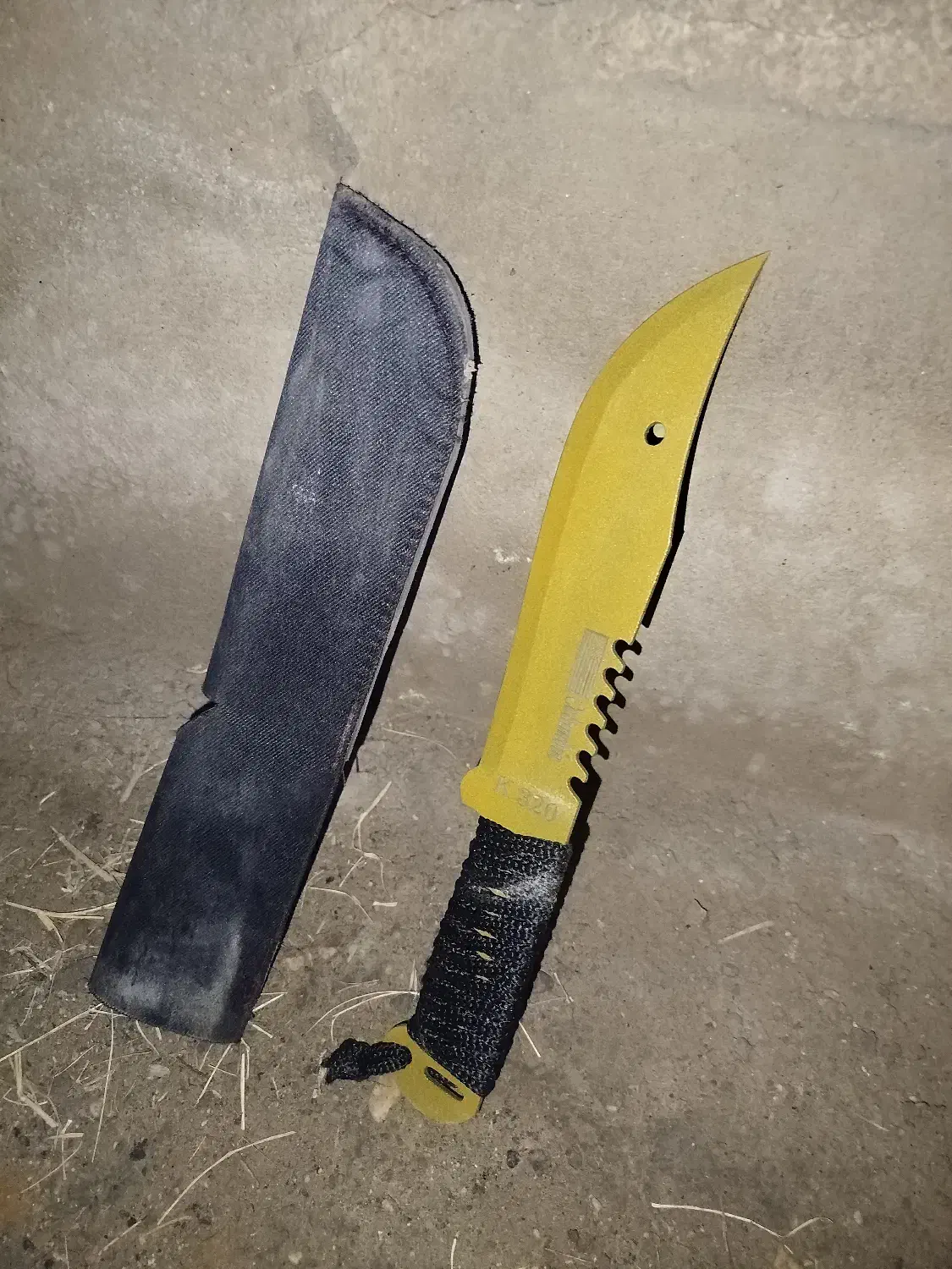 چاقو کلمبیایی|ابزارآلات|گنبد کاووس, |دیوار