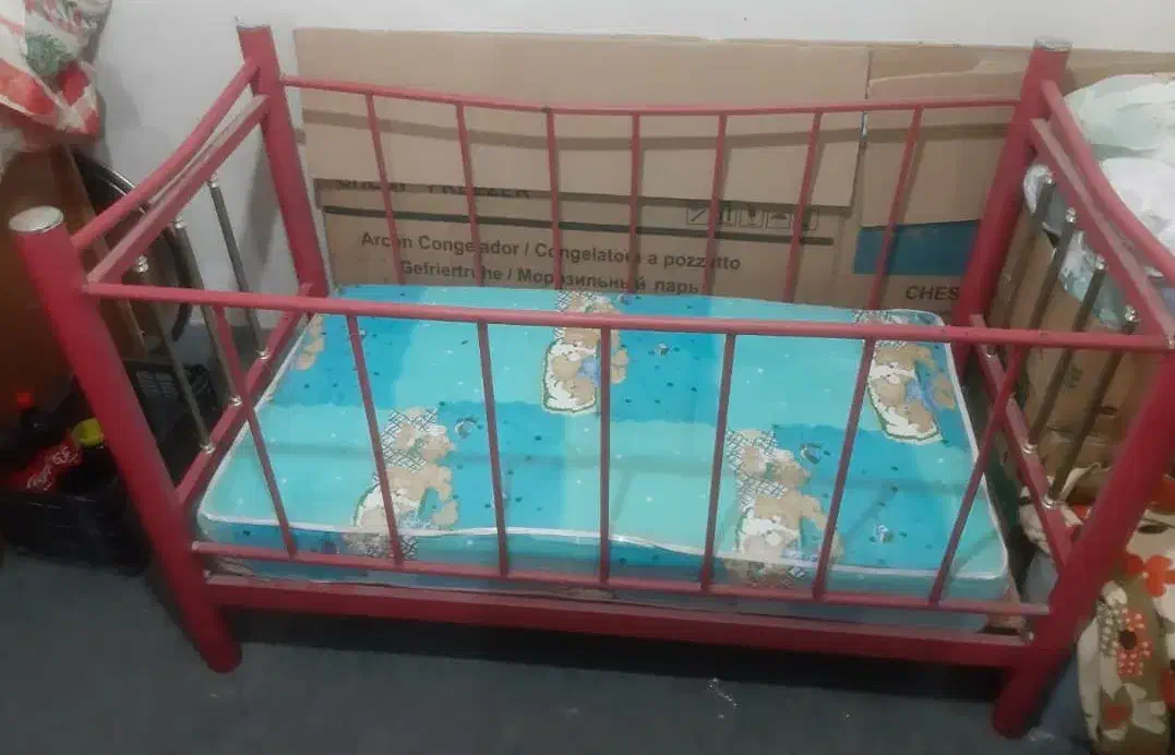 تخت خواب فلزی کودک بهمراه تشک خوشخواب نو|تخت و سرویس خواب|رامهرمز, |دیوار