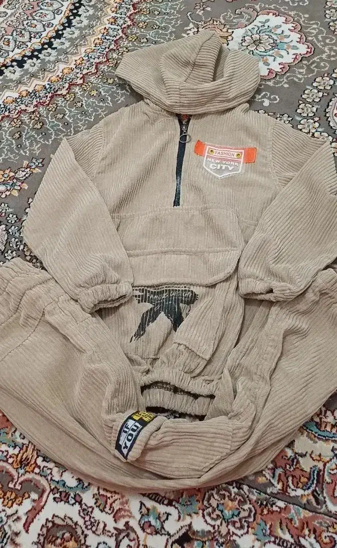 لباس بچه گانه وپوتین در حد نو|کفش و لباس بچه|کامیاران, |دیوار